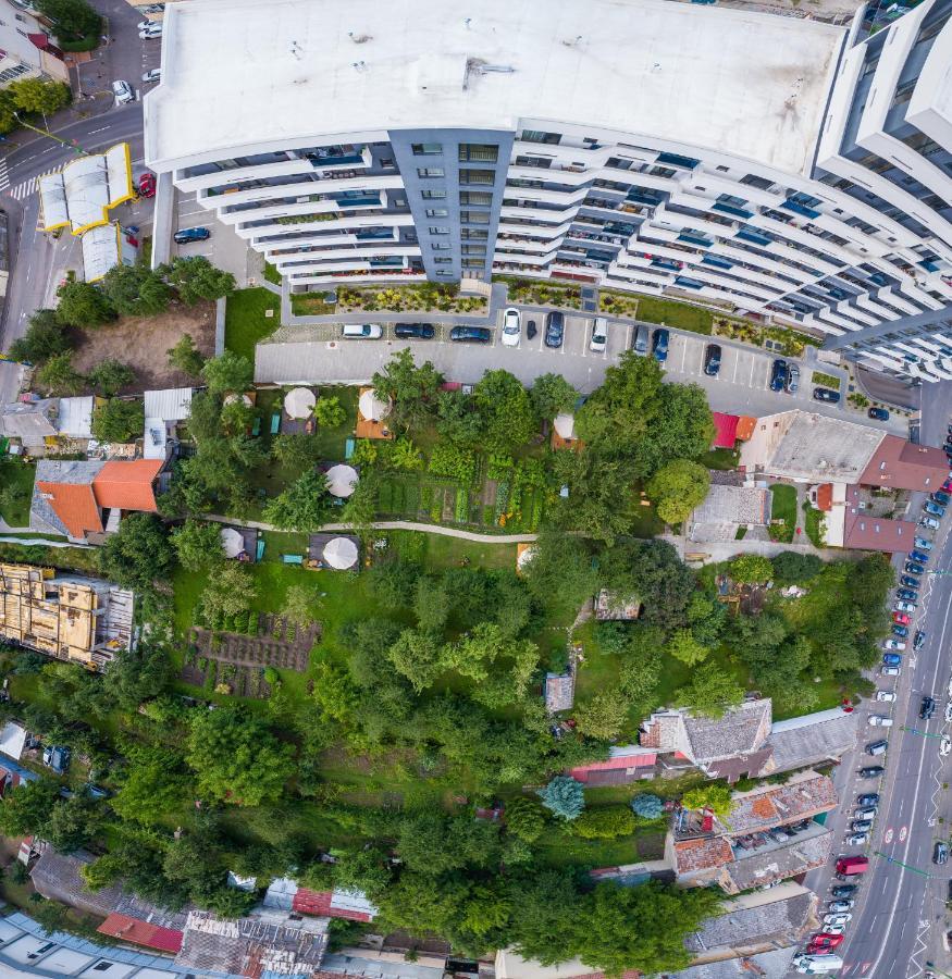 Hotel Dragonfly Gardens - The Wagons Braşov Esterno foto
