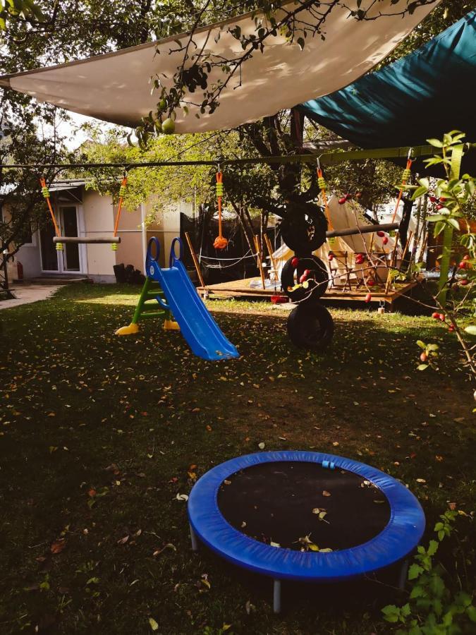 Hotel Dragonfly Gardens - The Wagons Braşov Esterno foto
