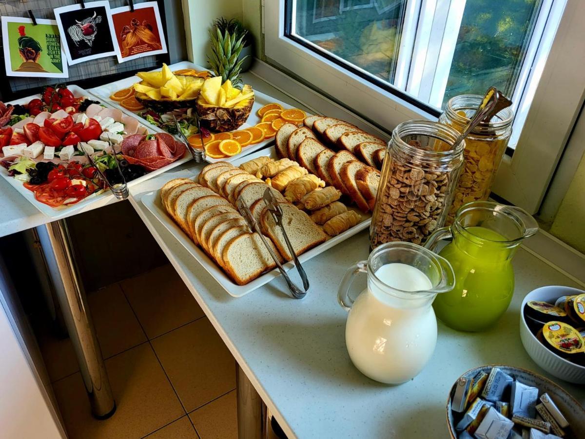 Hotel Dragonfly Gardens - The Wagons Braşov Esterno foto